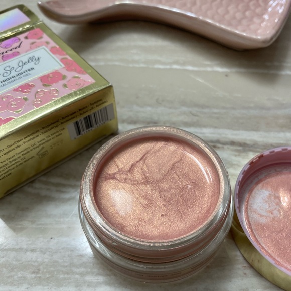 NIB Too Faced You’re So Jelly Highlighter RoséPink - Picture 5 of 5